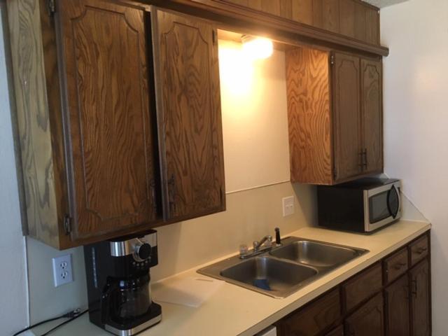 Fully Furnished Two Bedroom Apartment Лотон Экстерьер фото